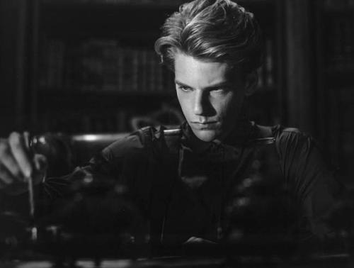 《暮光巴黎》百度云云盘网盘BD完整版资源在线观看