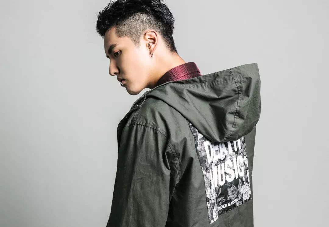 你穿成周冬雨，他穿成易烊千玺，需要多少钱？