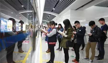 如何利用碎片化时间创业,如何利用碎片化时间演讲视频