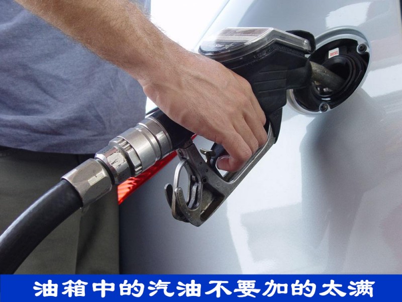 奔驰车开热空调车内有汽油味为何,汽车空调热风有汽油味是什么原因