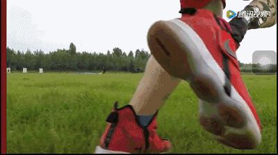 90后独腿小哥哥,弹吉他、进滑雪国家队……他的人生像超人!