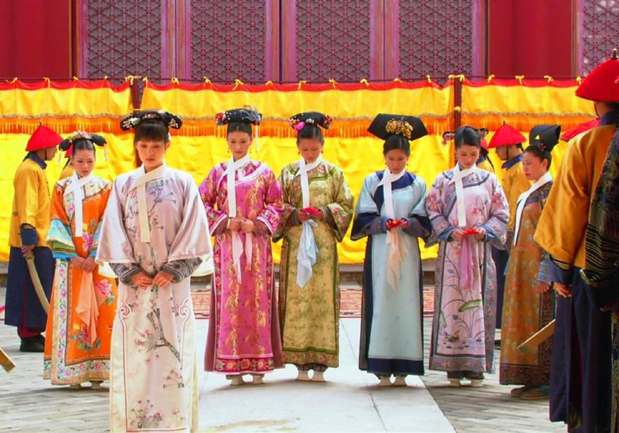 清朝女性如何区分满汉？有个部位截然不同，看一眼就绝对不会认错