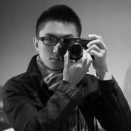 他放弃令人艳羡的工作，用摄影支持旅行梦想