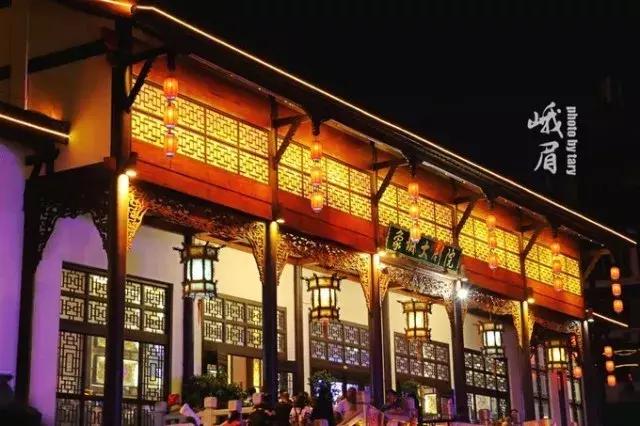 带着女生去峨眉山,带着女友穷游