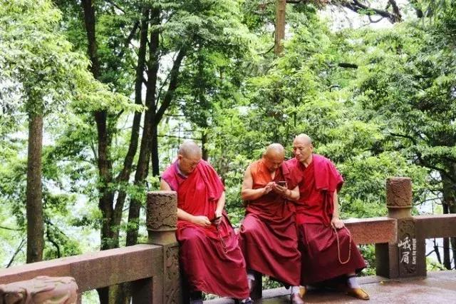 带着女生去峨眉山,带着女友穷游