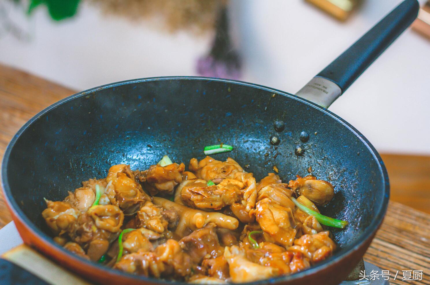 香嫩滑口的黄焖鸡家庭版做法来了,黄焖鸡这样做简单易学鲜香味美