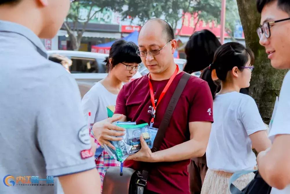 内江翔龙中学高考图片,内江翔龙中学高考现场