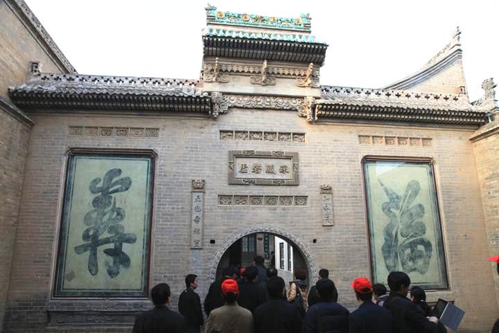 一幅残缺联，至今无人能补全，求高手解答