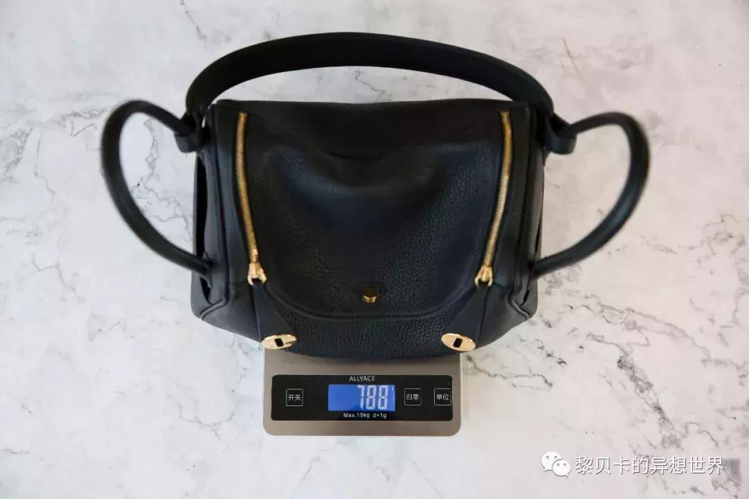 她们买了不少包，但天天背的还是这几个