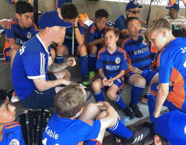 人气王吴卓羲携全城独家世界杯版潮熊Qee空降天汇广场igc!