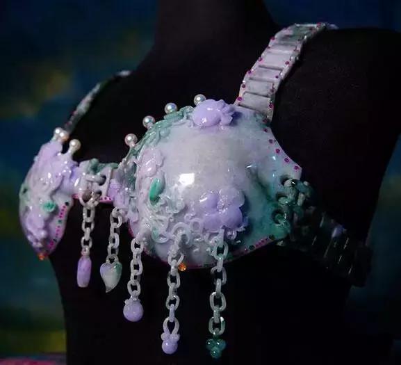 金碧辉煌的具体情形,什么叫金碧辉煌