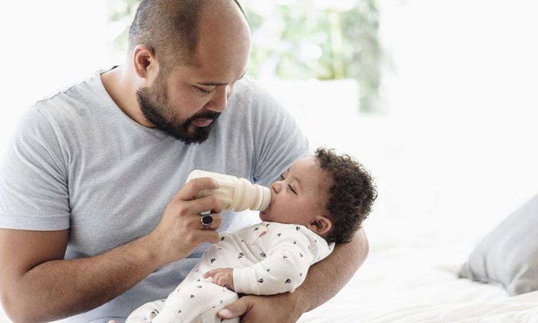 宝宝不喝奶瓶比较靠谱的方法,宝宝不喝奶瓶有妙招视频