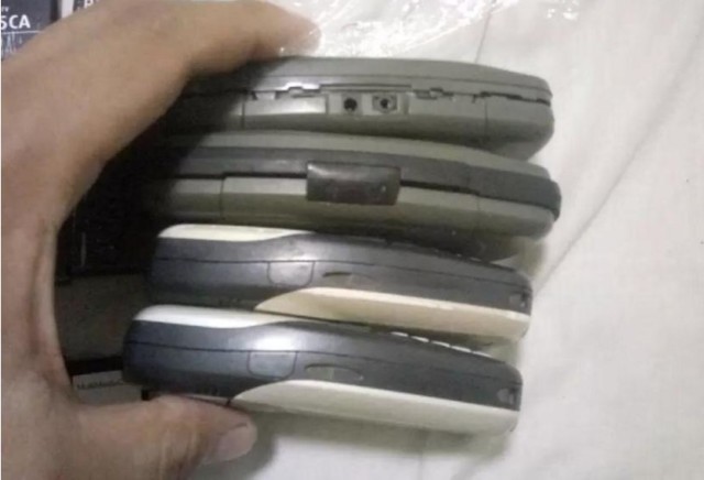 翻出以前的诺基亚短信,当年的诺基亚翻盖手机视频