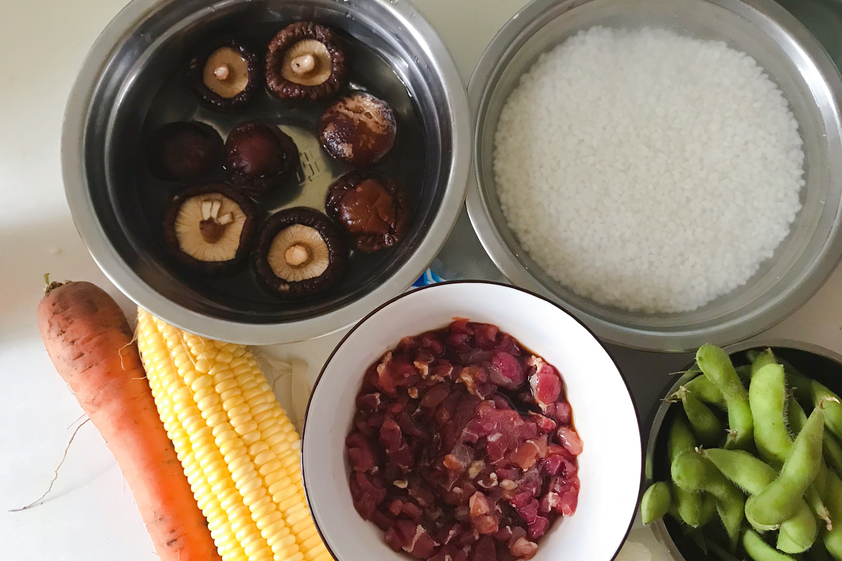 俺娘想吃咸粽子，粽皮还没买怎么办，教你两种开蛋壳方法做替代品