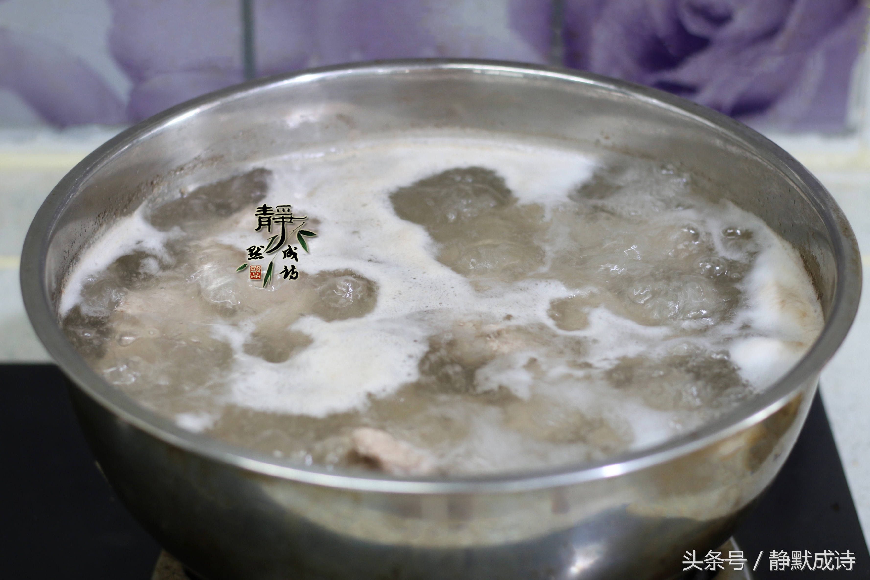 怎么熬一锅好的骨头汤,羊骨头汤奶白色妙招