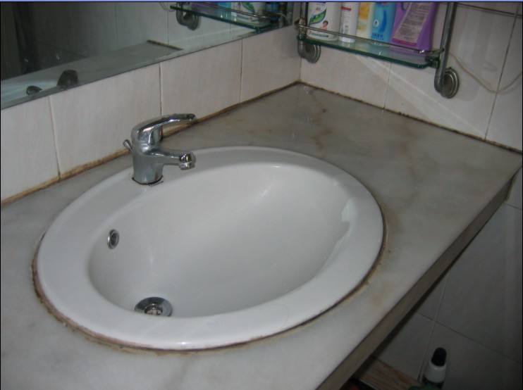 入住半年卫生间发霉怎么回事,入住时间长了卫生间漏水