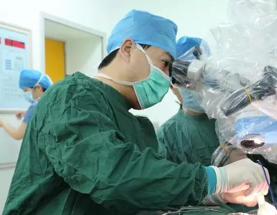 孩子呕吐伴有头疼是感冒吗,孩子突然头疼是感冒了吗