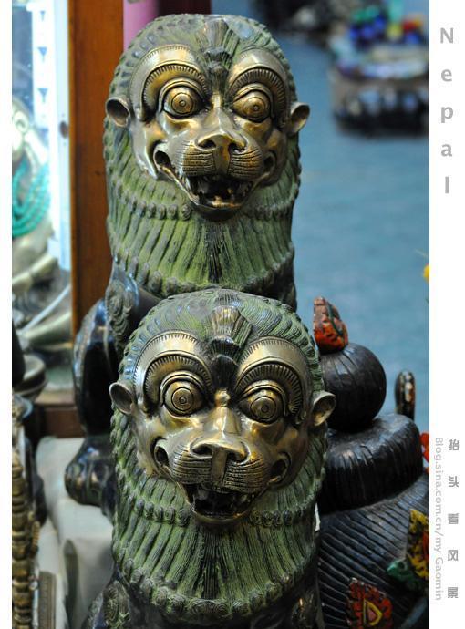 被中国游客“爆买”政府的尼泊尔，小店促销标语全是中文！