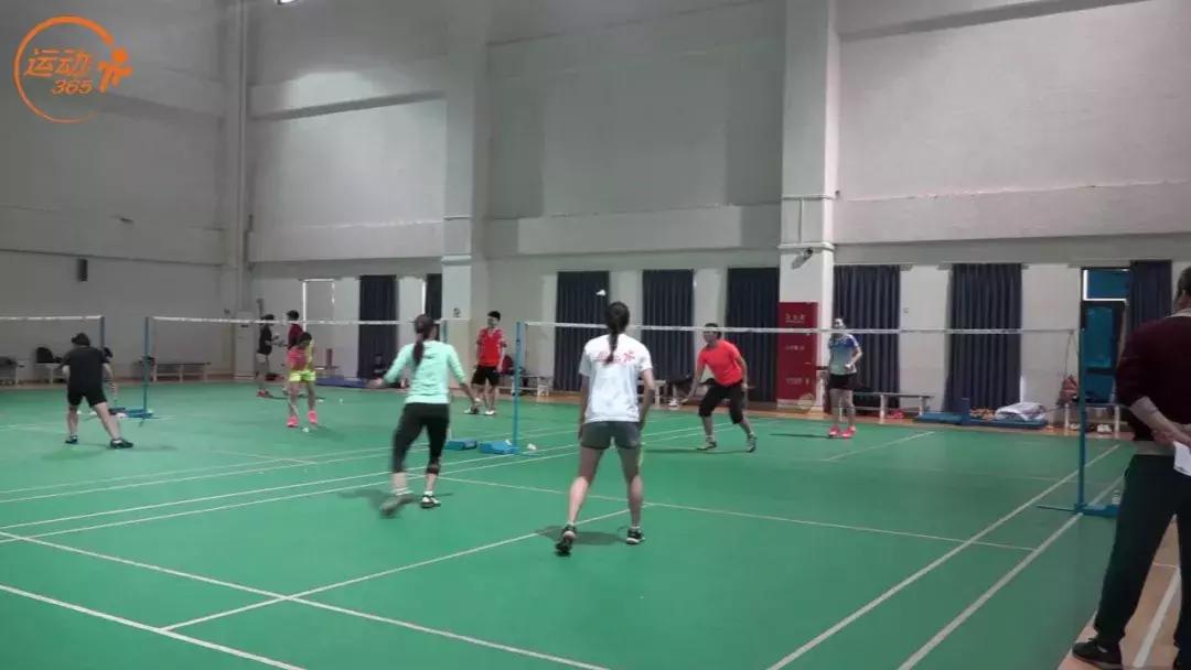 鏅ㄦ氮鑱婄窘姣涚悆鍙屾墦,鏅ㄦ氮鑱婄窘姣涚悆