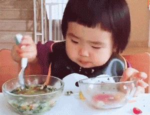 孩子帮妈妈功不可没,小孩双排牙最佳解决方法