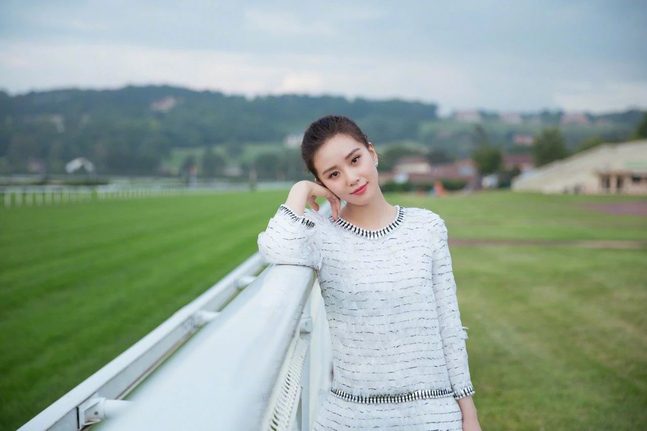 当刘诗诗遇见CHANEL，是仙女本人下凡了吧？