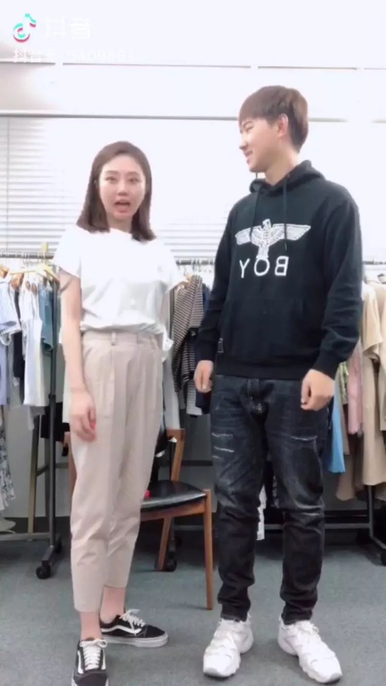 95后淘宝全球购买手年入百万：17岁毕业闯江湖，23岁送奶奶一套房