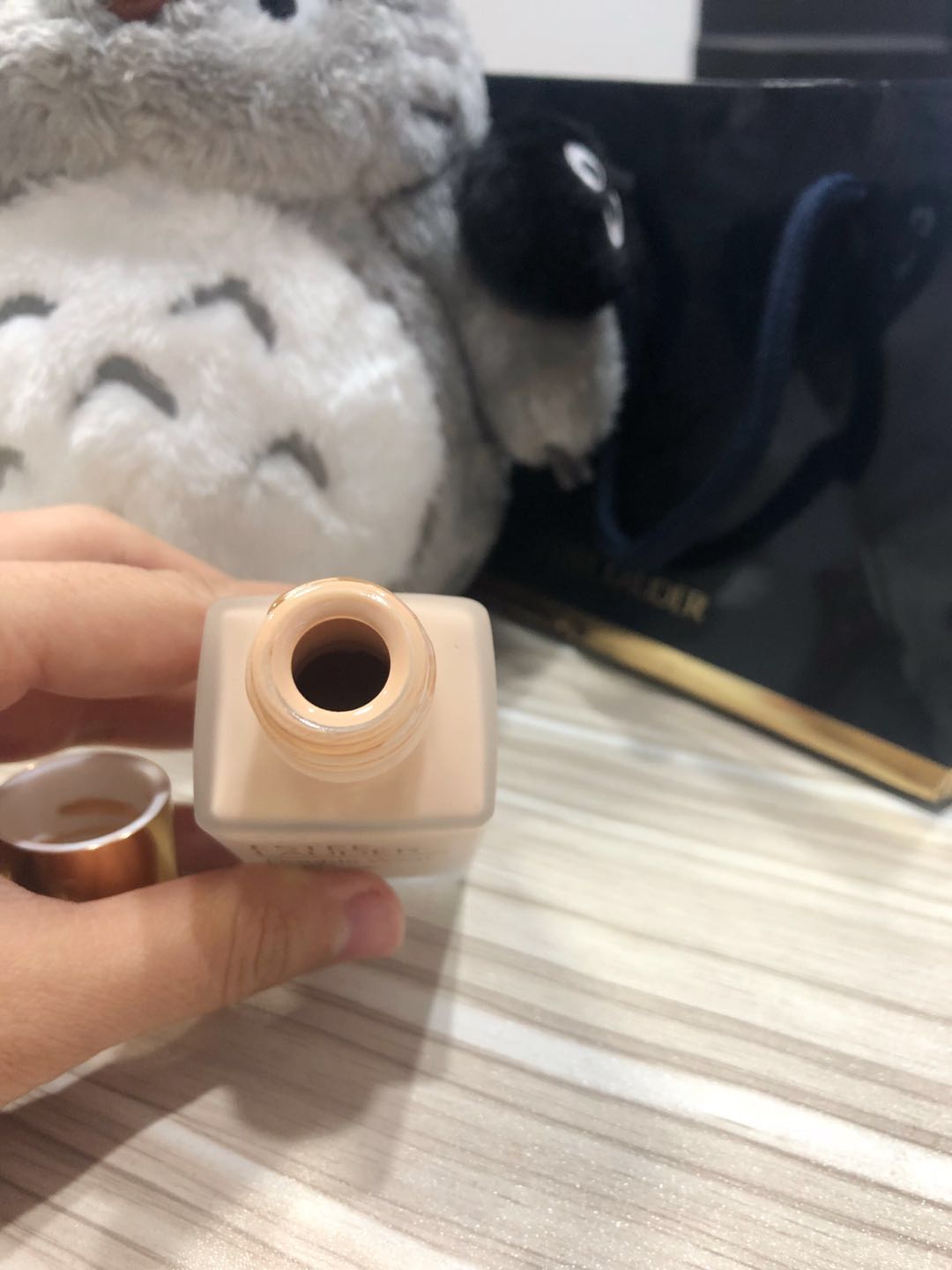 雅诗兰黛dw粉底液1w1适合黑油皮吗,雅诗兰黛油皮亲妈试色