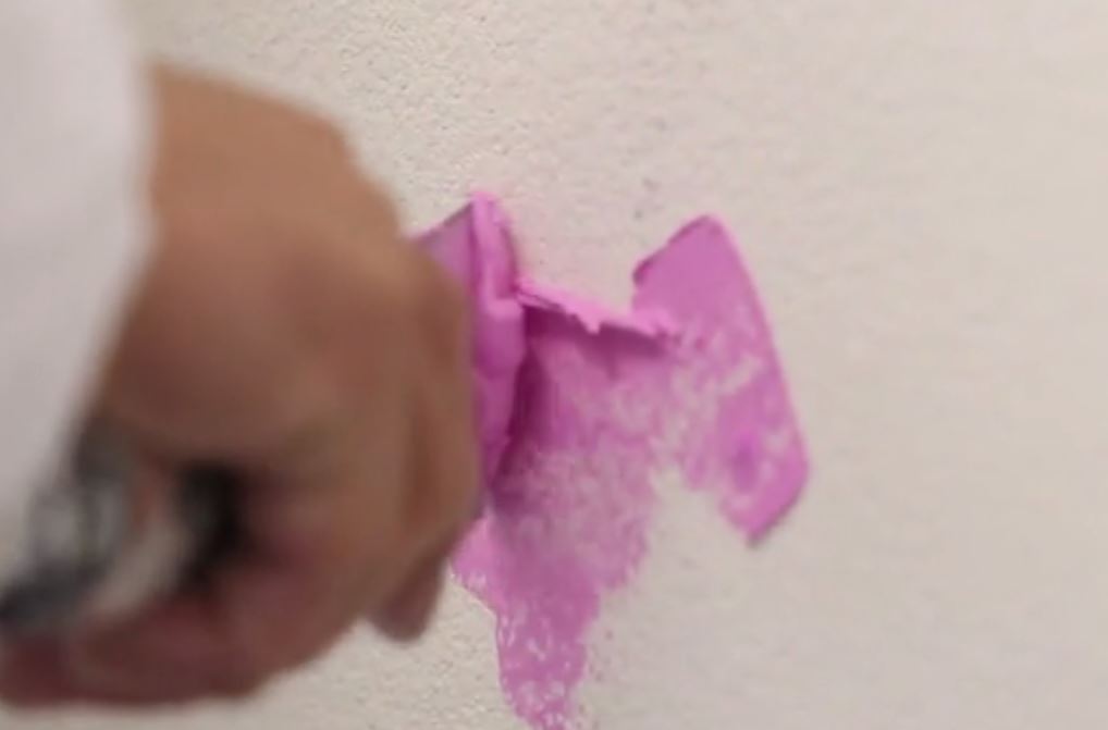 如何修补大面积墙面窟窿,如何修补墙面上的小洞