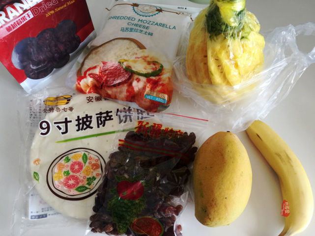 出去游玩回来就想吃的,第一次尝试水果披萨好看又好吃