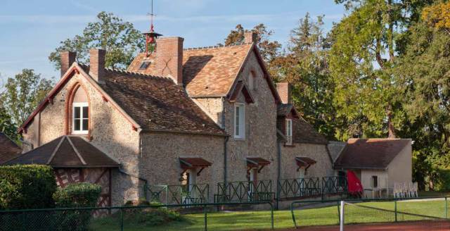 被世界公认为“浪漫之都”，城中小镇竟还藏着一个“足球摇篮”