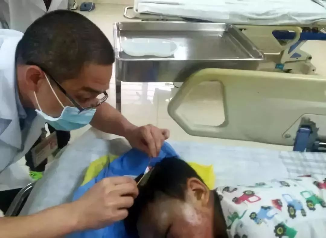 十岁男孩遭母亲毒打遍体鳞伤,四岁男童被亲妈打后续