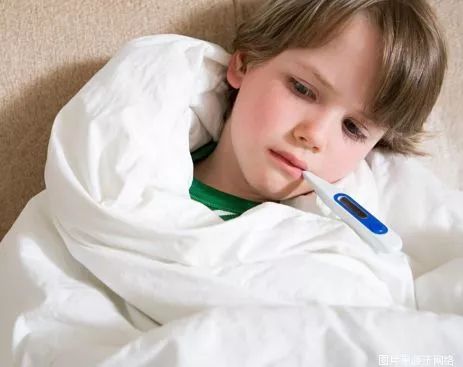 家长受不了煎熬倒地抽搐,孩子发生抽搐怎么办