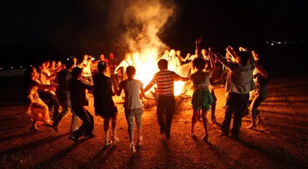 荷你有约金湖音乐节,荷你有约开学典礼