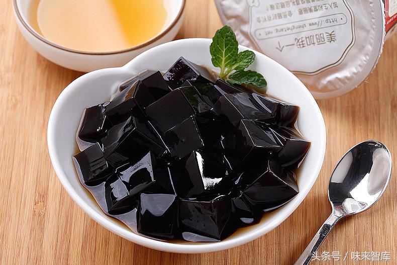 自制龟苓膏清热消暑的必备饮品,龟苓膏比秋梨膏更能解暑热