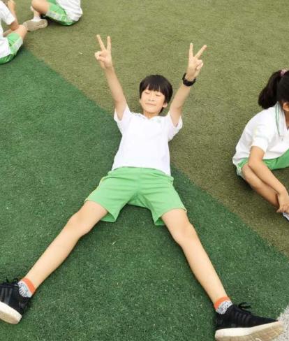 张亮儿子长腿吸睛,张亮长腿视频