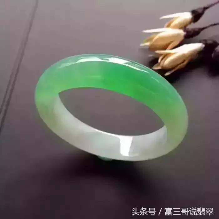 翡翠上蜡和浸蜡的区别,翡翠上蜡和不打蜡的区别图片