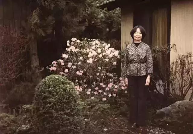 94岁裸捐1857万，她是中国最后一个穿裙子的先生，却从未上热搜，少人问津……