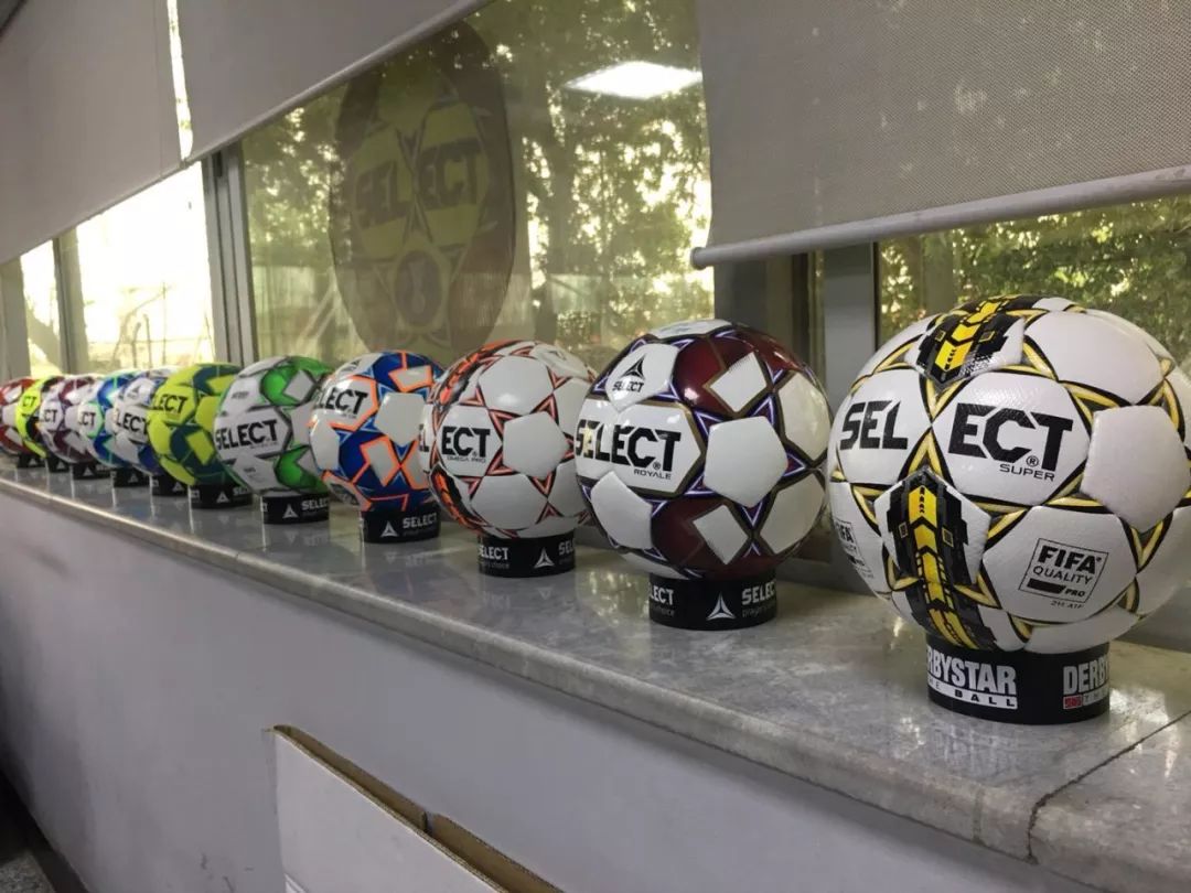 征集｜它生产的足球在德甲联赛上滚动！现在，你发照片它来送球