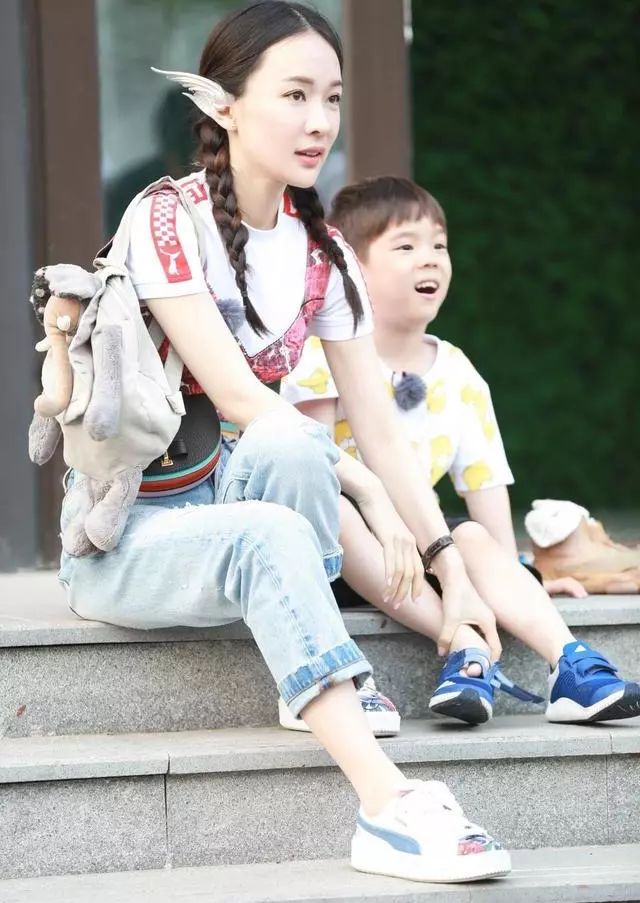 黄圣依节目中狂炫富,霍思燕黄圣依最新视频