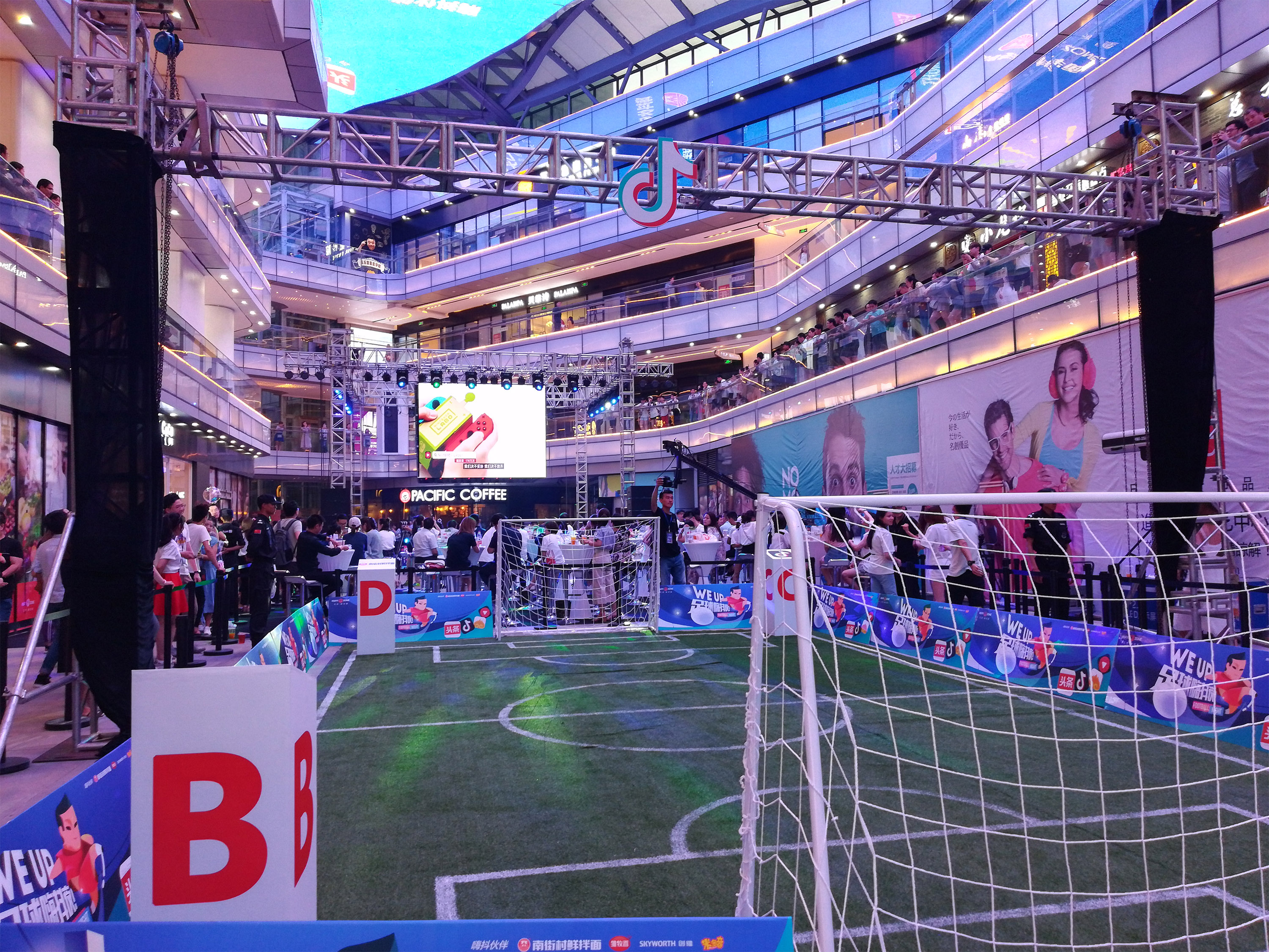 郑州汇艺银河里天幕图片,汇艺银河里天幕现在开了吗