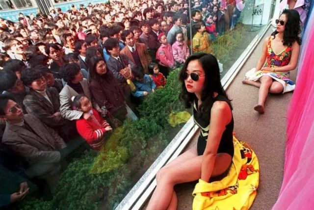 穿比基尼的中国姑娘:姐穿的是自由