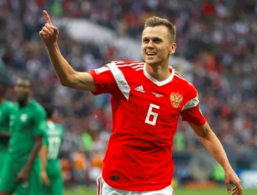 孩子踢足球有什么出路,踢足球的小孩长不高怎么回事