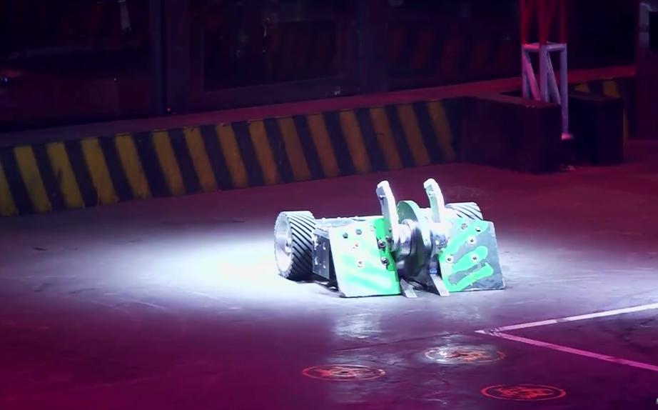 机器人争霸黑狼战毒牙,中国机器人格斗大赛毒牙