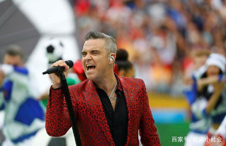 罗比威廉姆斯开幕式竖中指,世界杯罗比威廉姆斯为什么竖中指