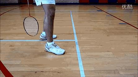 羽毛球怎么让自己的步伐干净有力,羽毛球启动步伐如何自己在家训练