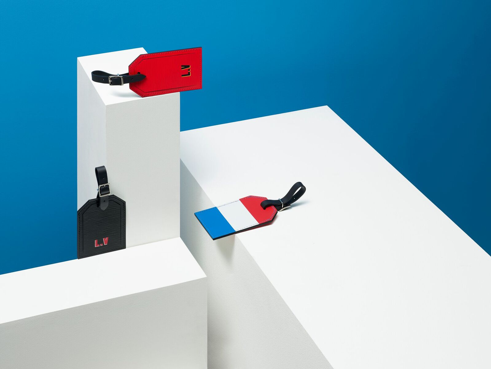 路易威登太子妃低V登上世界杯绿茵场，俄罗斯国宝超模长得像舒淇