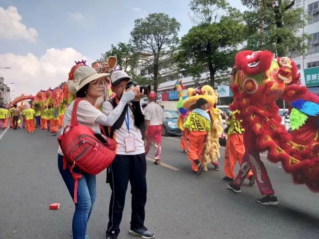 “无声孩子”用镜头向世界表白：“如果没有声音，就用快门让世界充满色彩”