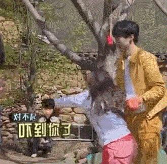 机智应对非洲迷妹告白，王俊凯情商满分，怪不得这么快走向国际化