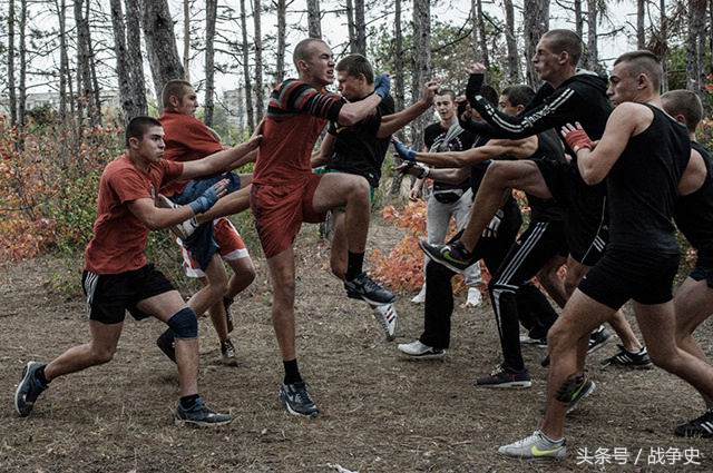 为了世界杯，这些足球流氓拼死搏斗，最终的王者却是这一国