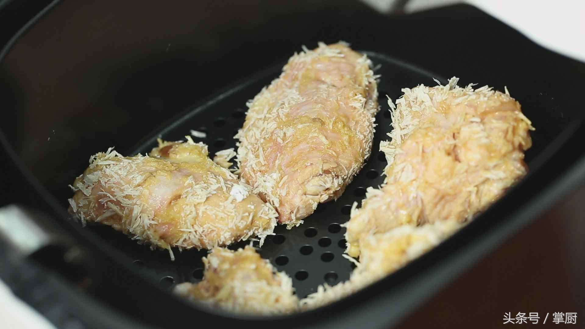 怎么做炸鸡翅才好吃又酥脆,想吃炸鸡翅这样做外焦里嫩